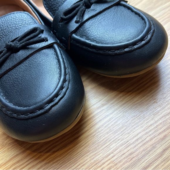 Like New Vionic Taryn Black Leather Driving Loafer Moccasin size 9 - Picture 4 of 7